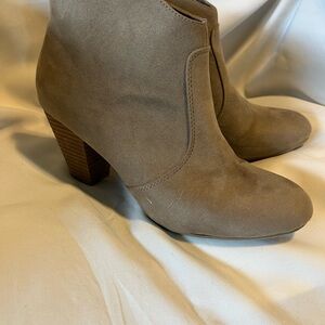Report Tan Heeled Boots